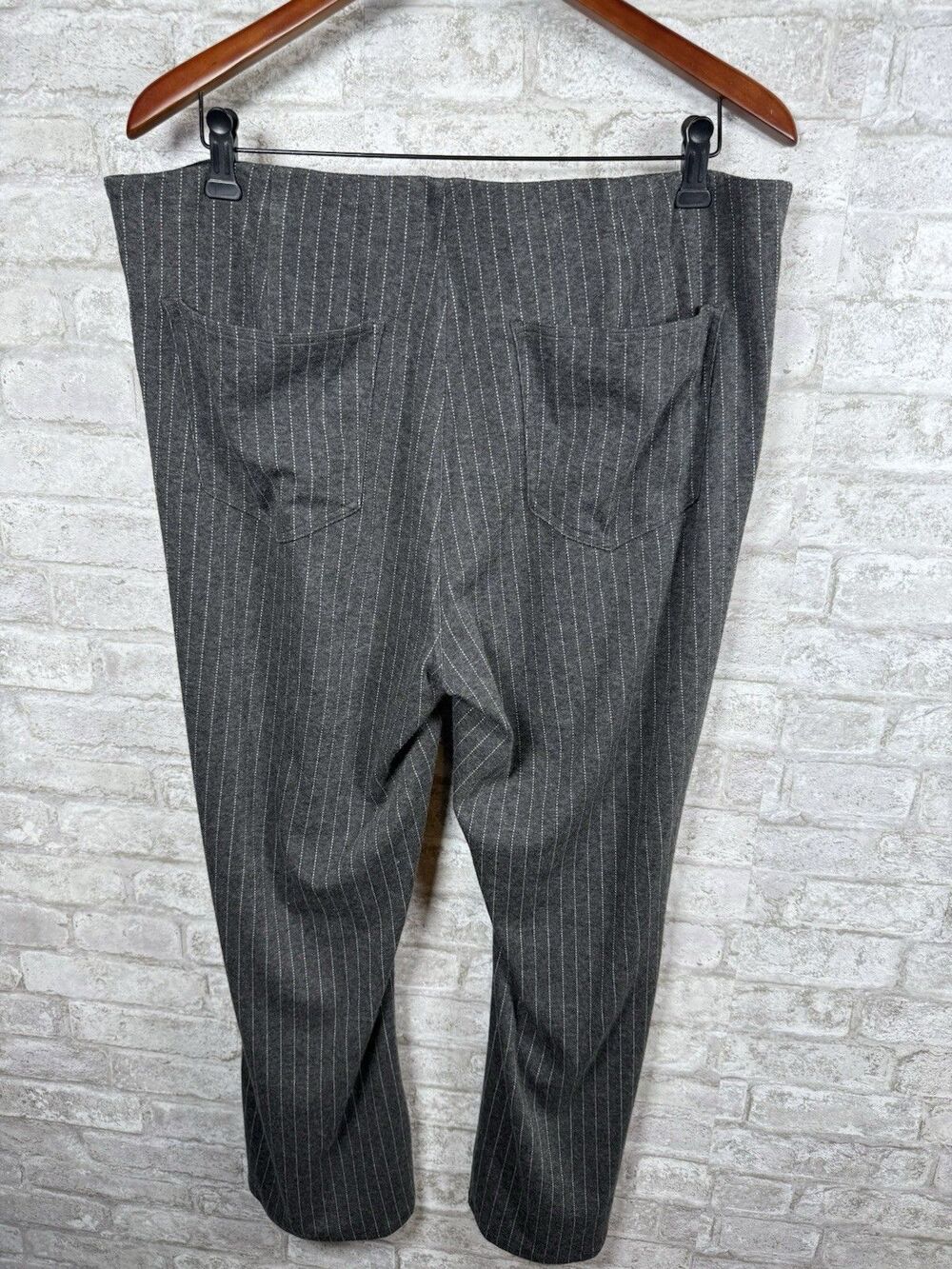 American Eagle Stretch Pants XL Gray Pinstripe Pull On Career Work Cropped Flare - Picture 3 of 13
